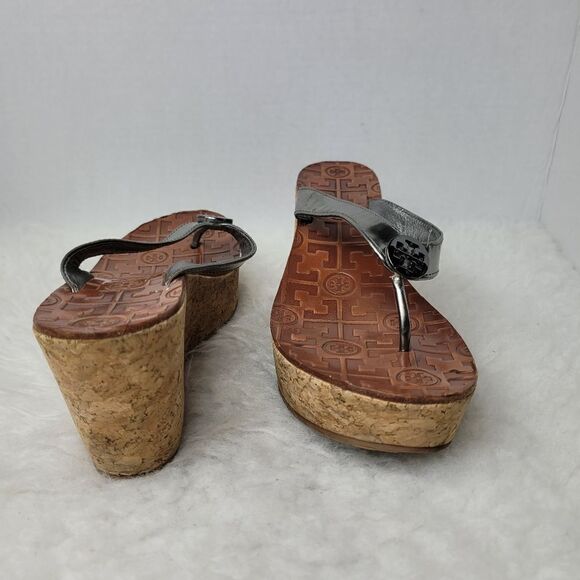 Tory Burch Thora Silver Patent Leather Cork Wedge Sandal Shoes Size 7.5 - Picture 7 of 10